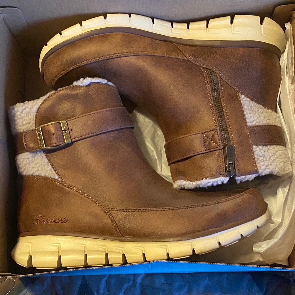 Skechers Women’s Tan Boots with Cozy Lining